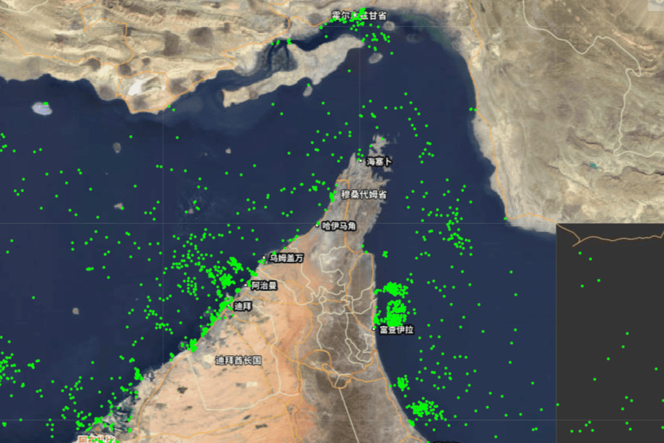 2026年中东危机示意图，显示苏伊士运河与霍尔木兹海峡交通中断对全球供应链物流路线的影响
